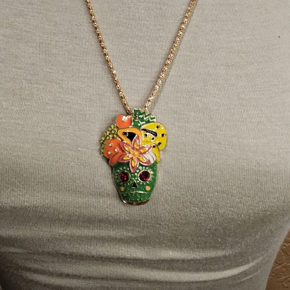 NWT GREEN SUGAR SKULL STATEMENT NECKLACE - Picture 2 of 3